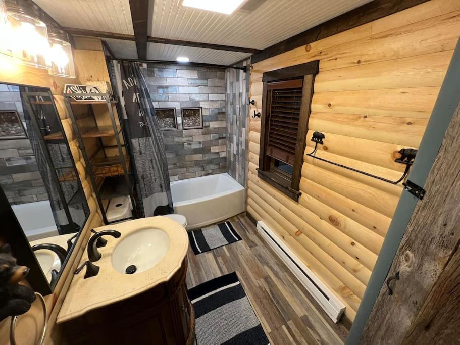 Cubs Den - Hot Tub- Walk To Lake- Fire Pit - Kayaks Oakland Ngoại thất bức ảnh