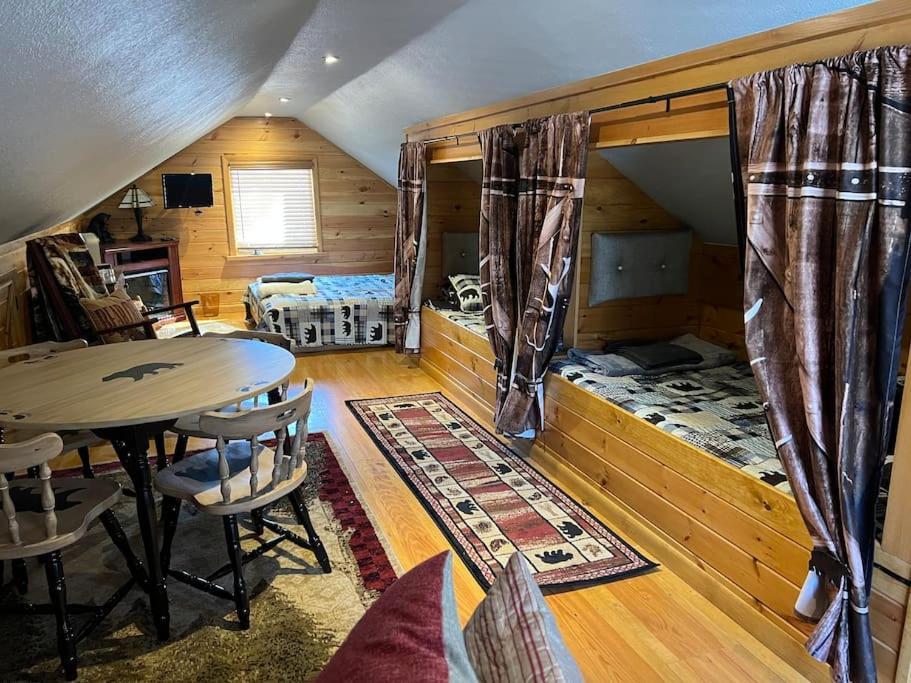 Cubs Den - Hot Tub- Walk To Lake- Fire Pit - Kayaks Oakland Ngoại thất bức ảnh